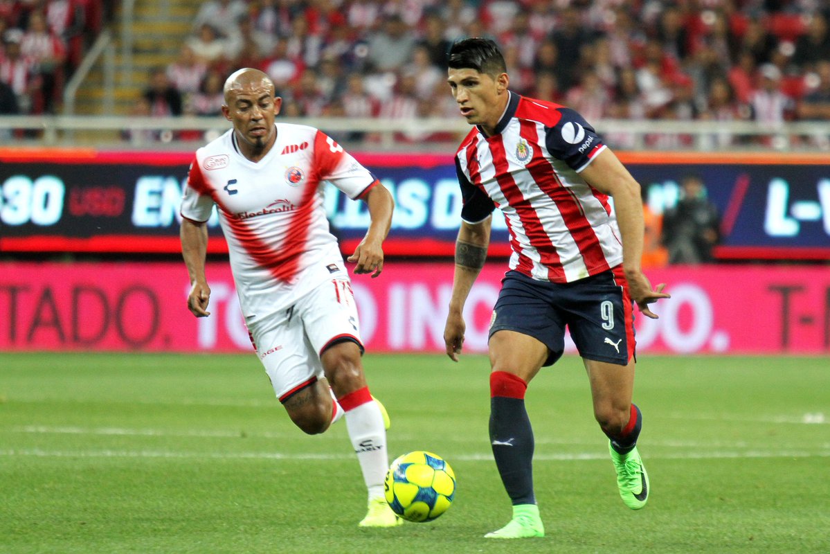 Chivas derrota 2 a 0 Veracruz y es lider del torneo